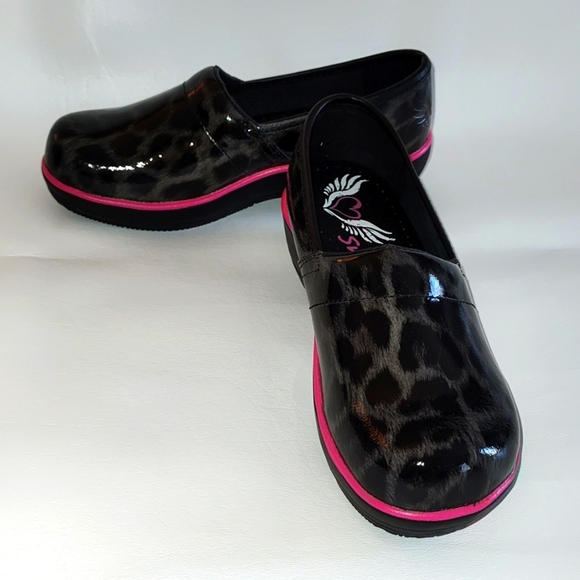 Smitten Clog Medical Shoe Size 35 Leopard Print Patent Leather Non Slip Black - Picture 2 of 11